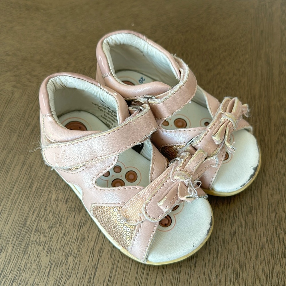 Chicco baby girl summer shoes size 4 US / EUR 20